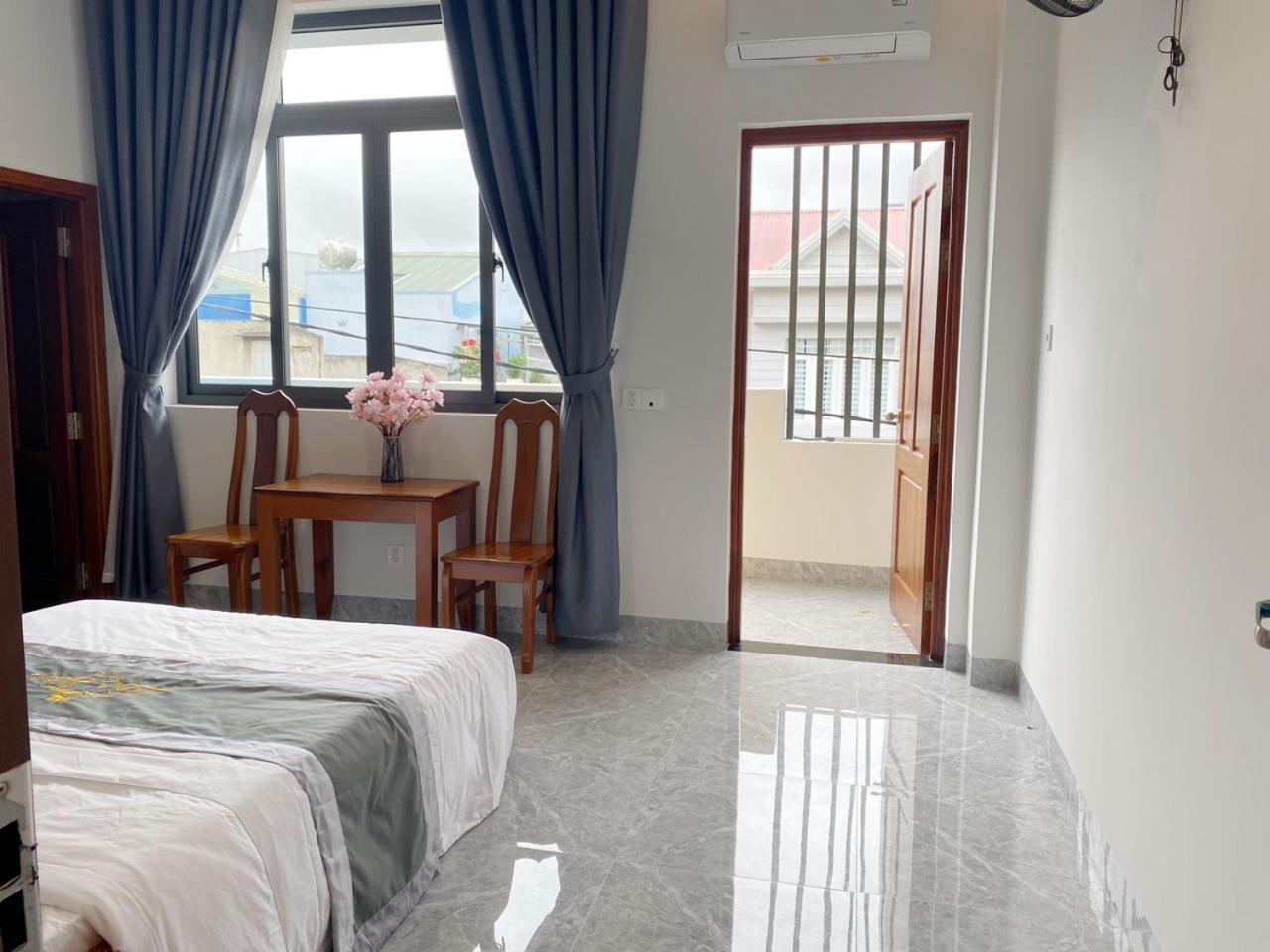Loc Son Hotel Buôn Ma Thuột Extérieur photo