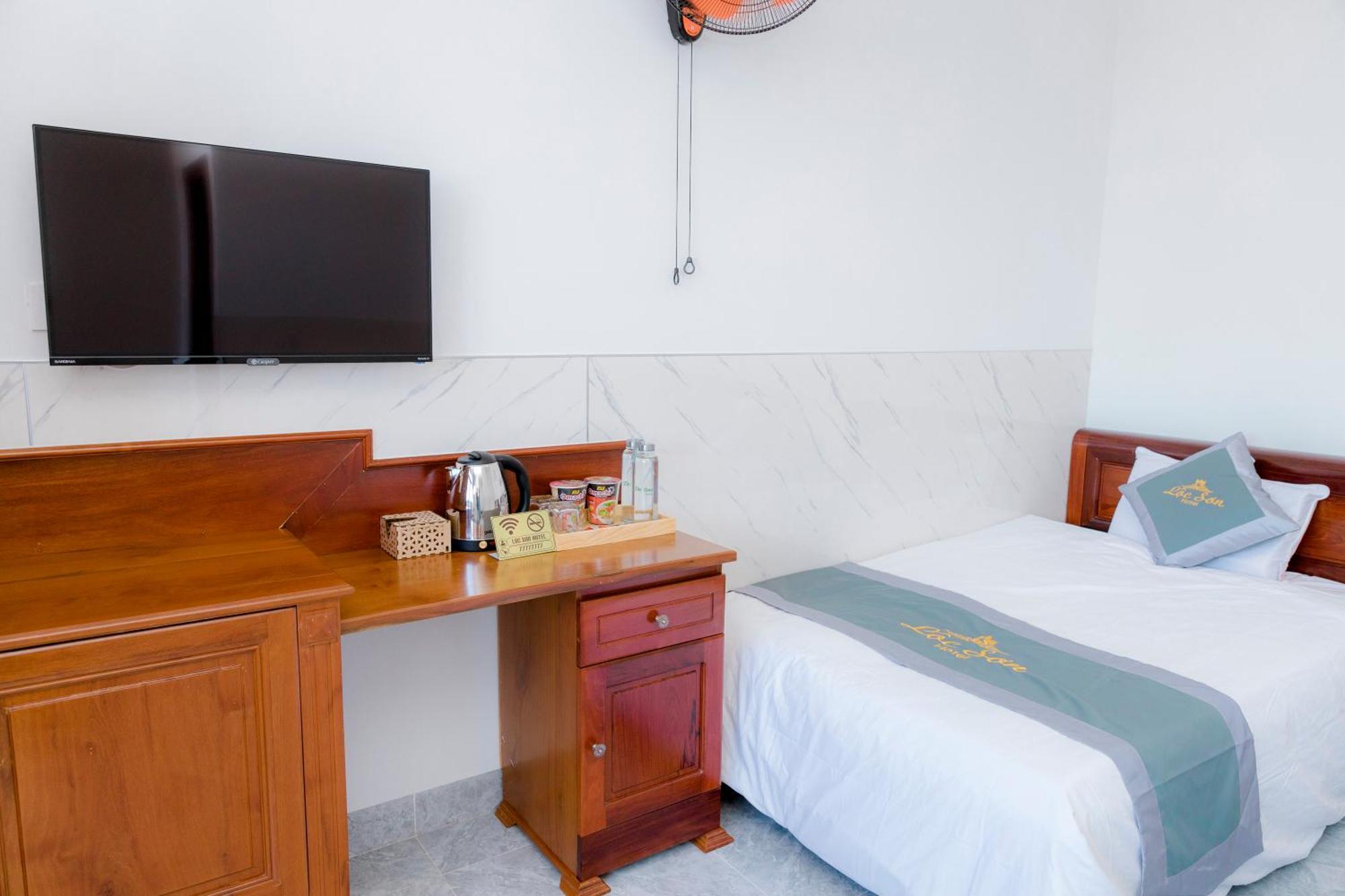 Loc Son Hotel Buôn Ma Thuột Extérieur photo