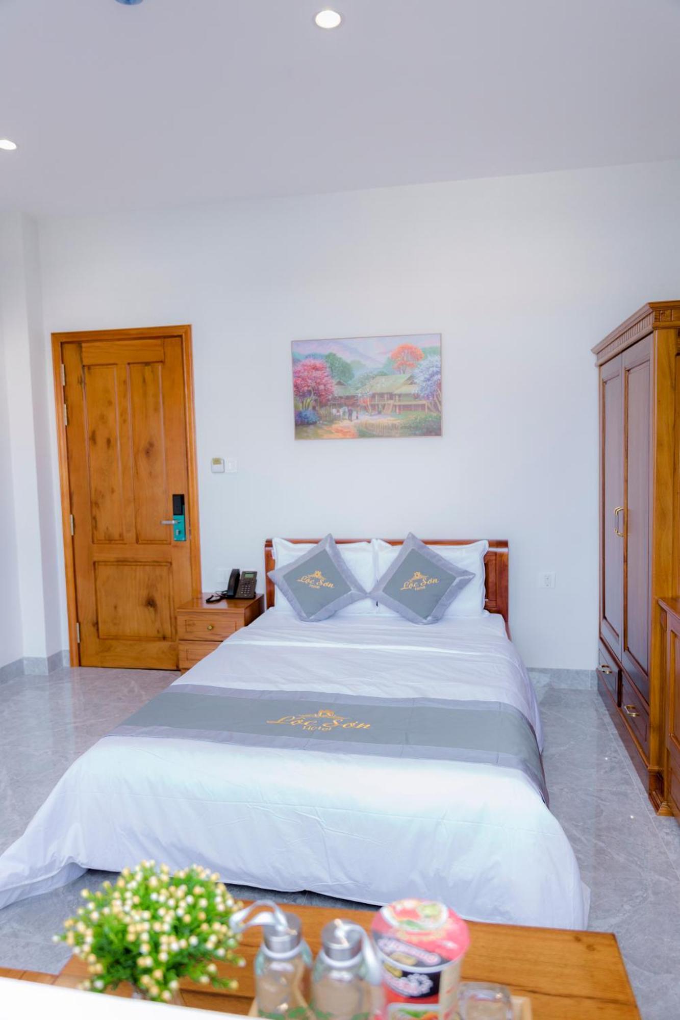Loc Son Hotel Buôn Ma Thuột Extérieur photo